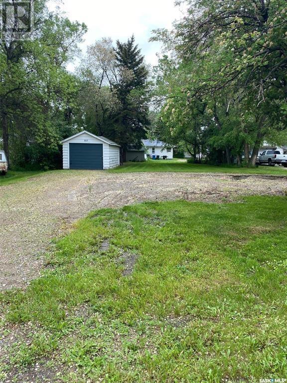 805 Peters Avenue, Oxbow, Saskatchewan  S0C 2B0 - Photo 1 - SK985430