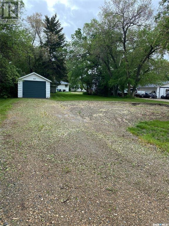 805 Peters Avenue, Oxbow, Saskatchewan  S0C 2B0 - Photo 2 - SK985430