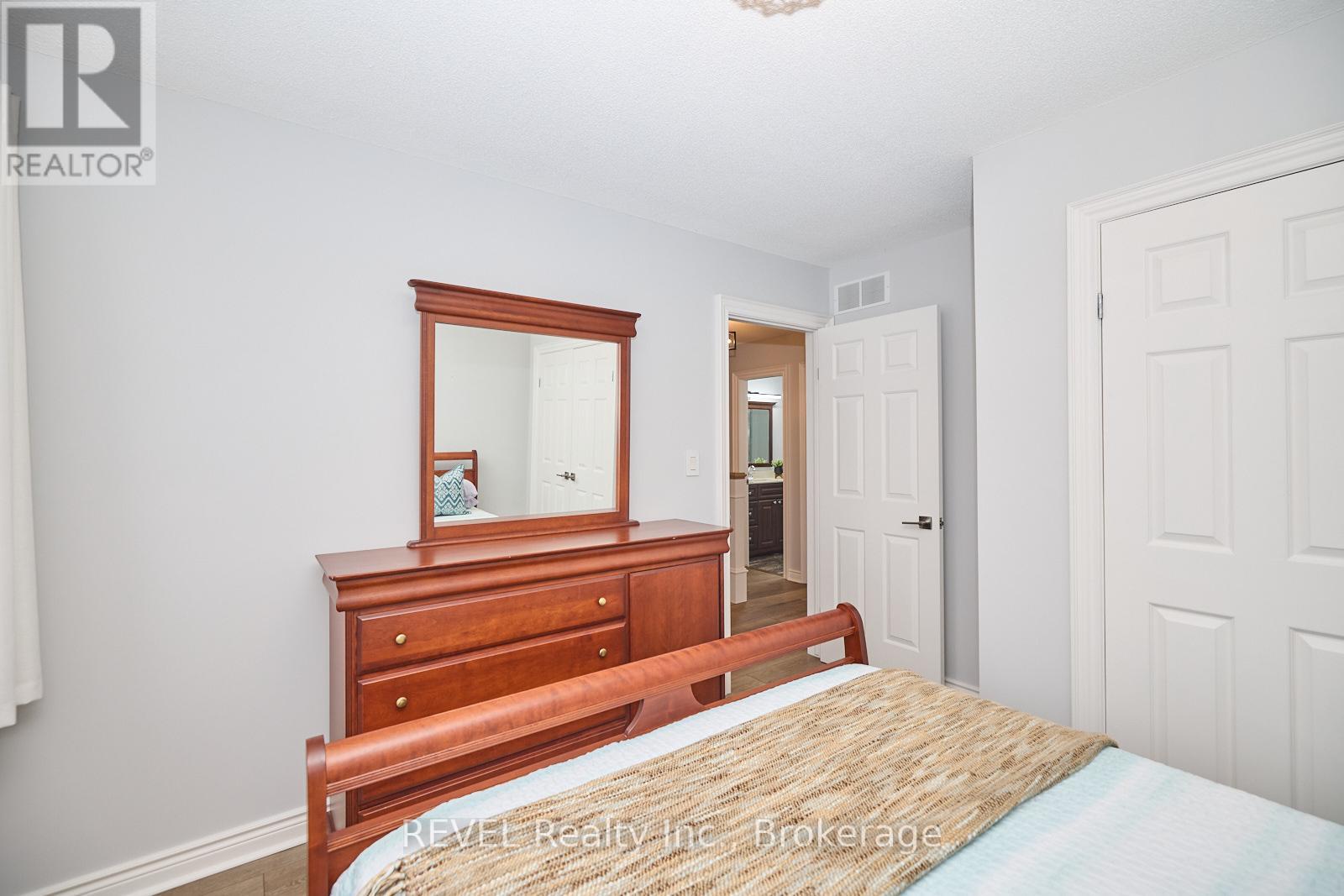8007 Oakridge Drive, Niagara Falls, Ontario  L2H 2W1 - Photo 42 - X11972712