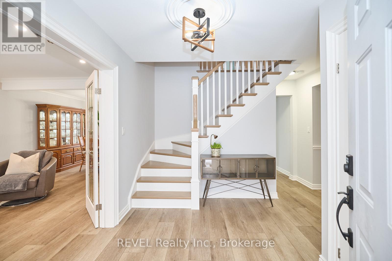 8007 Oakridge Drive, Niagara Falls, Ontario  L2H 2W1 - Photo 6 - X11972712