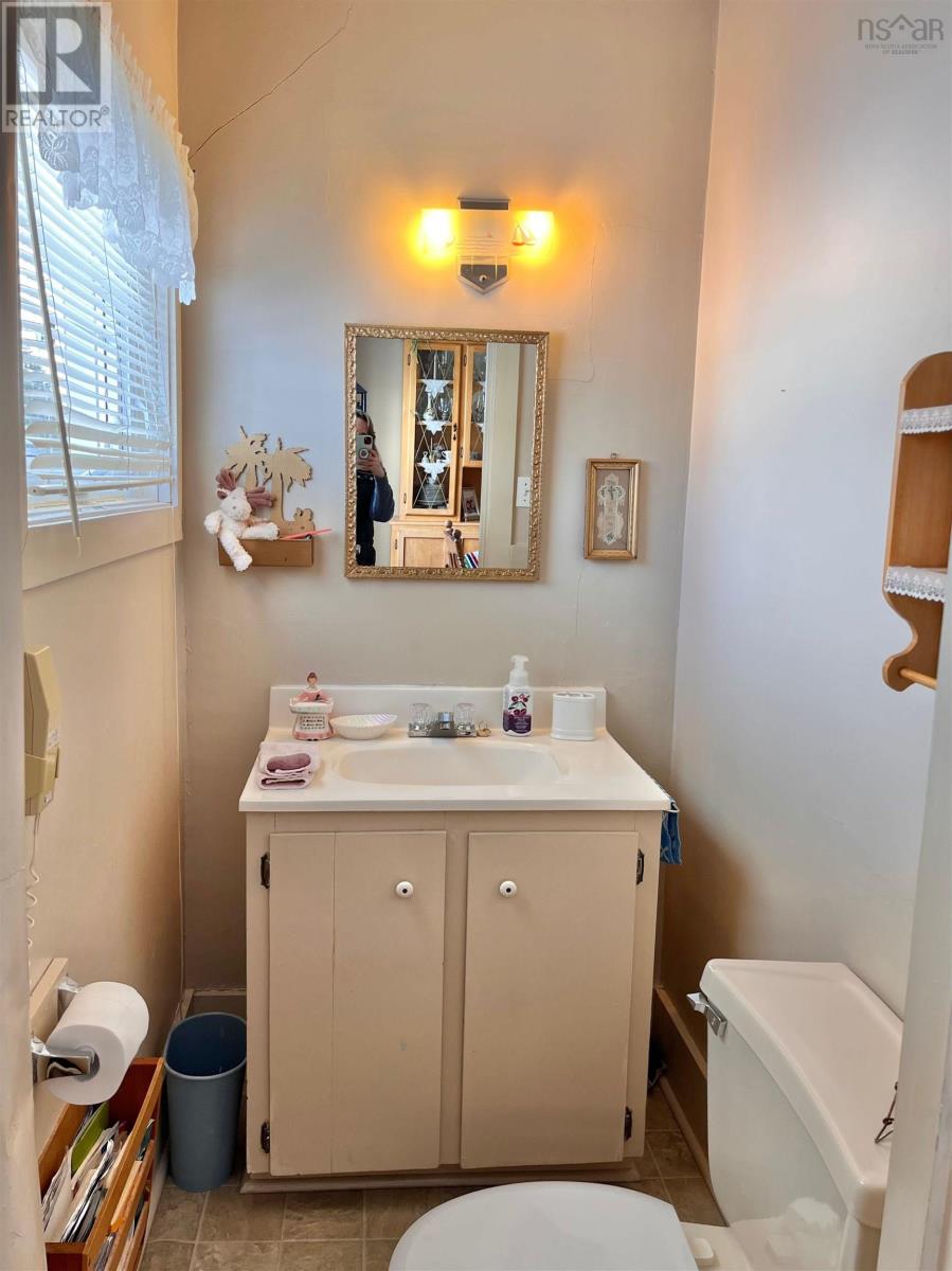 8 Martell Lane, West Pubnico, Nova Scotia  B0W 3S0 - Photo 8 - 202502914