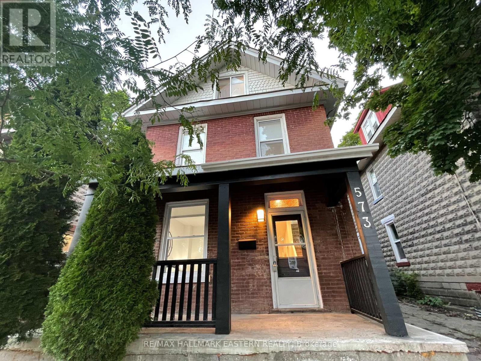 Property at 573 BETHUNE STREET image 3