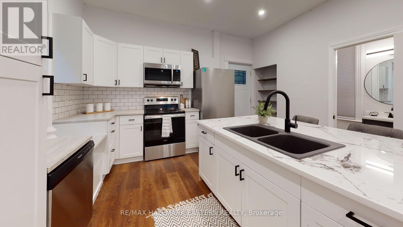 Property at 573 BETHUNE STREET image 4