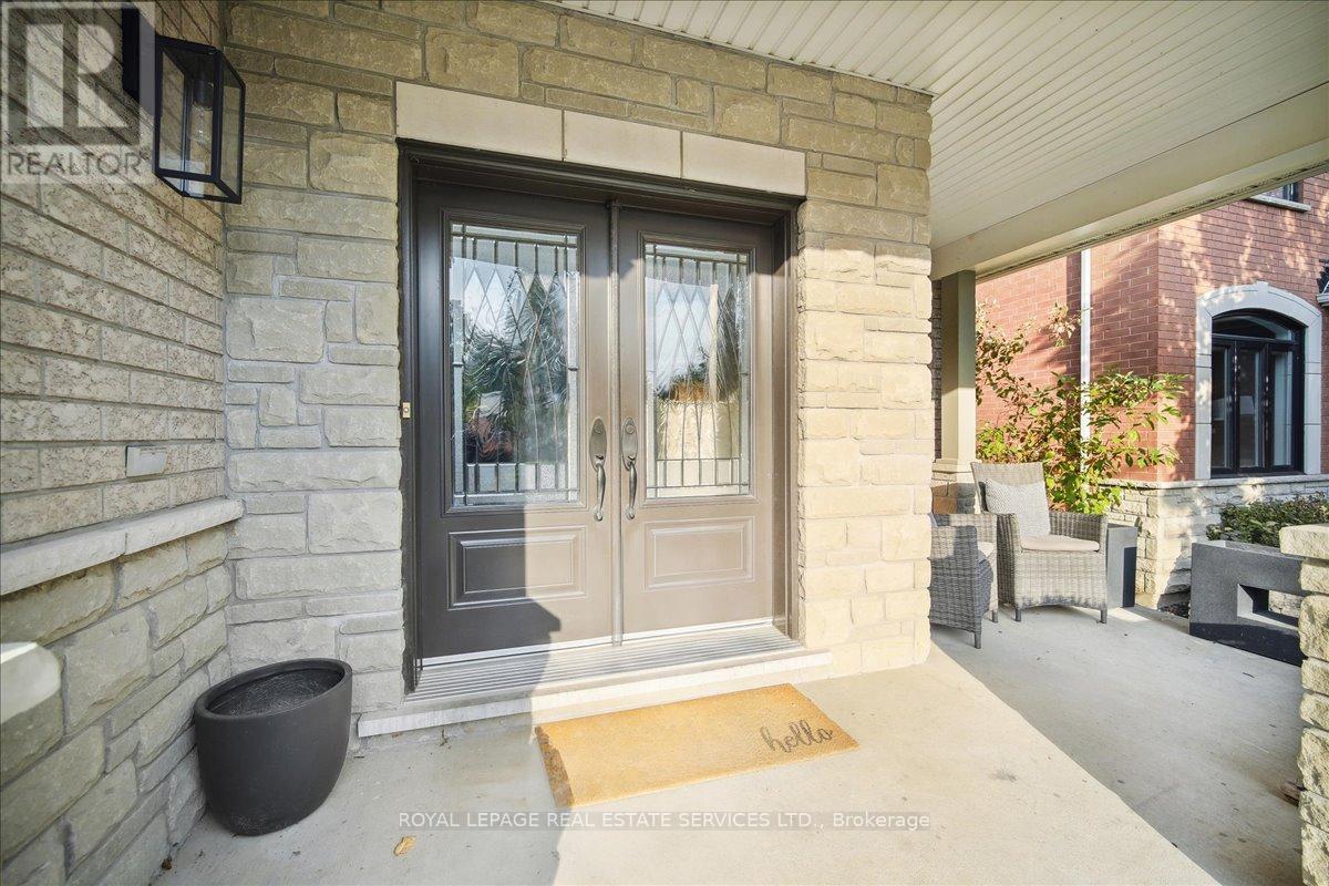 Property at 27 STONEBROOK CRESCENT image 3