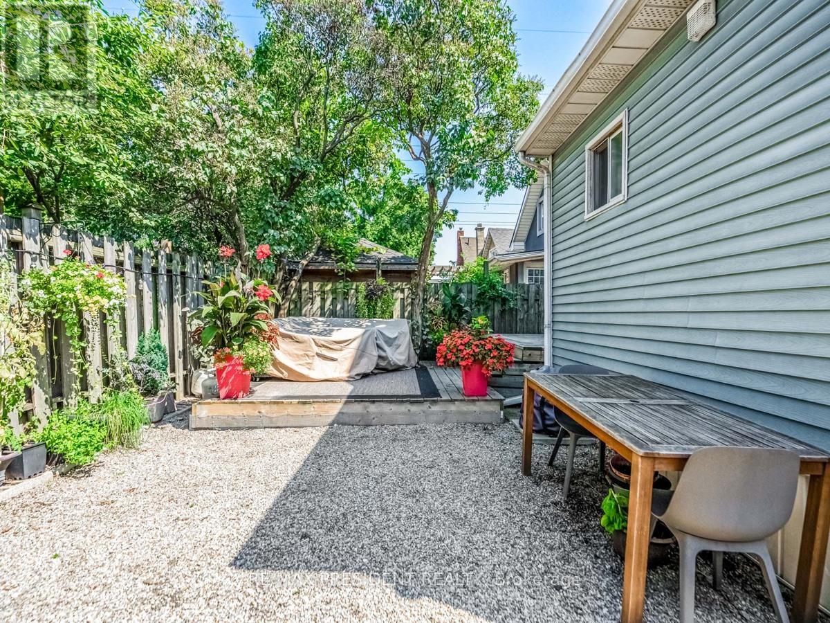 1 Mareve Avenue, Hamilton (Hamilton Beach), Ontario  L8H 7A7 - Photo 28 - X11972864