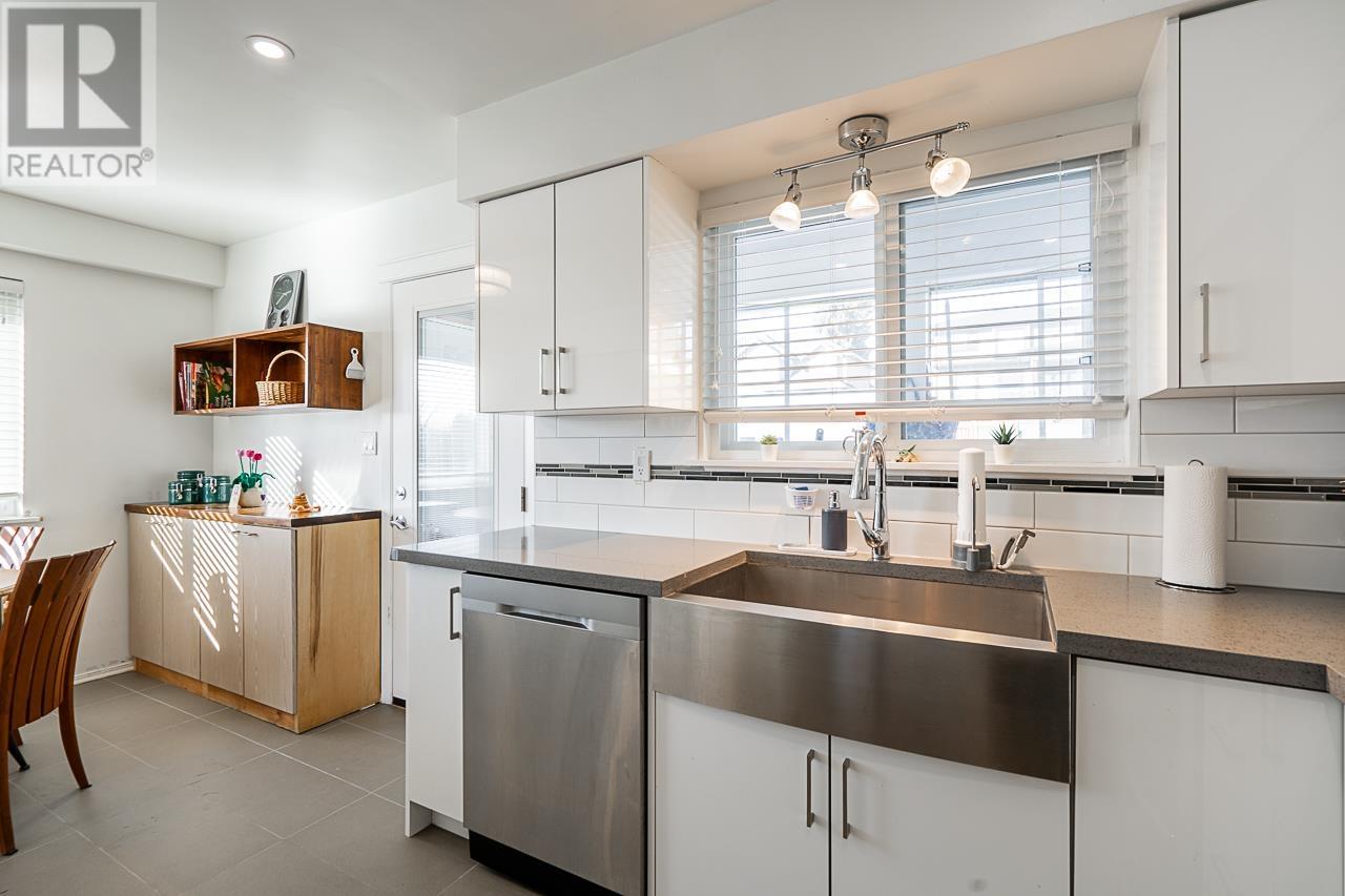 2057 Lorraine Avenue, Coquitlam, British Columbia  V3K 2M7 - Photo 5 - R2965751