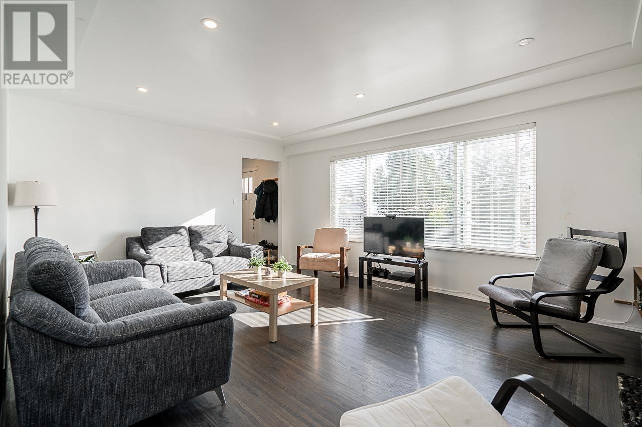 2057 Lorraine Avenue, Coquitlam, British Columbia  V3K 2M7 - Photo 2 - R2965751