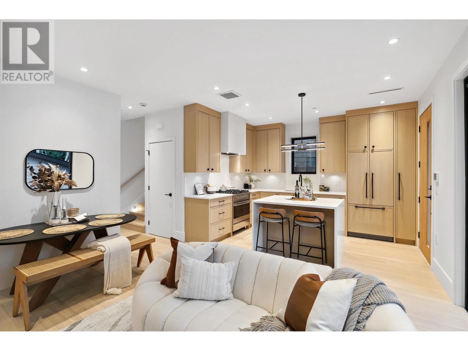 Listing Picture 12 of 40 : 2 3517 W 23 AVENUE, Vancouver / 溫哥華 - 魯藝地產 Yvonne Lu Group - MLS Medallion Club Member