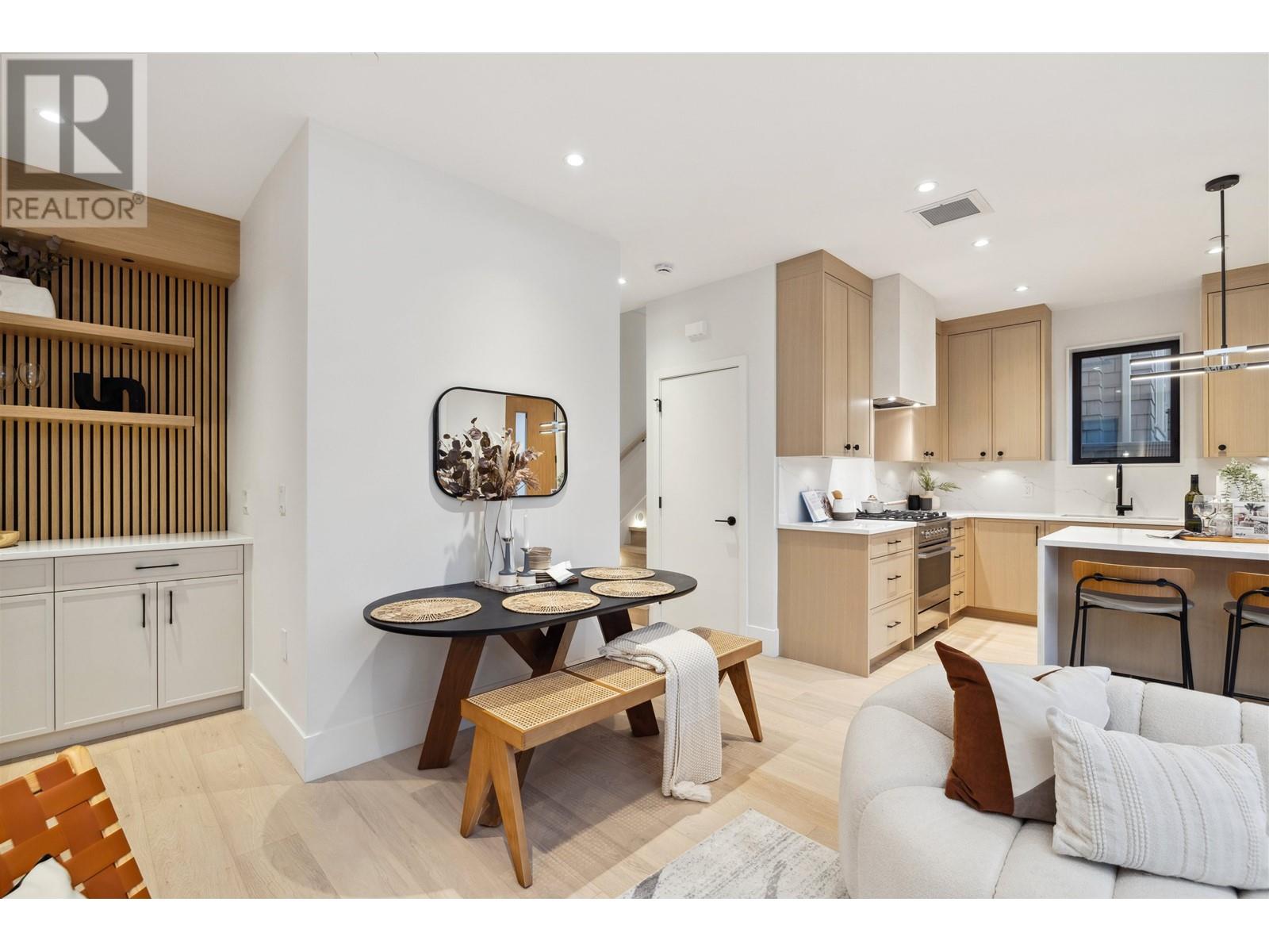 Listing Picture 15 of 40 : 2 3517 W 23 AVENUE, Vancouver / 溫哥華 - 魯藝地產 Yvonne Lu Group - MLS Medallion Club Member