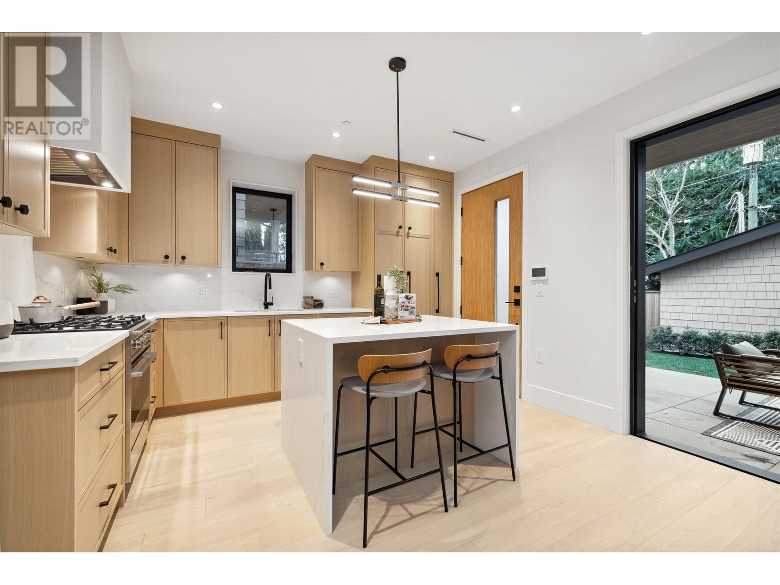 Listing Picture 16 of 40 : 2 3517 W 23 AVENUE, Vancouver / 溫哥華 - 魯藝地產 Yvonne Lu Group - MLS Medallion Club Member