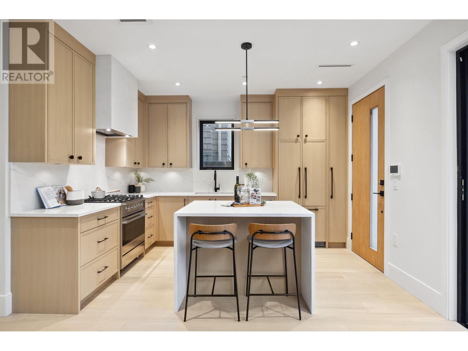 Listing Picture 22 of 40 : 2 3517 W 23 AVENUE, Vancouver / 溫哥華 - 魯藝地產 Yvonne Lu Group - MLS Medallion Club Member