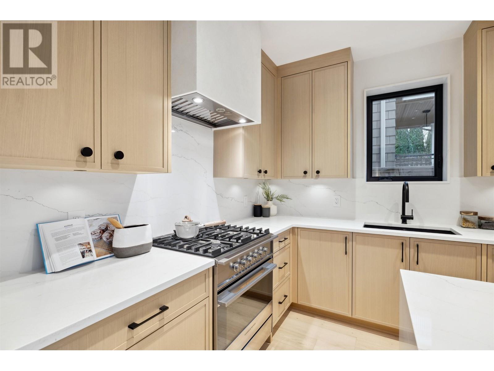 Listing Picture 24 of 40 : 2 3517 W 23 AVENUE, Vancouver / 溫哥華 - 魯藝地產 Yvonne Lu Group - MLS Medallion Club Member