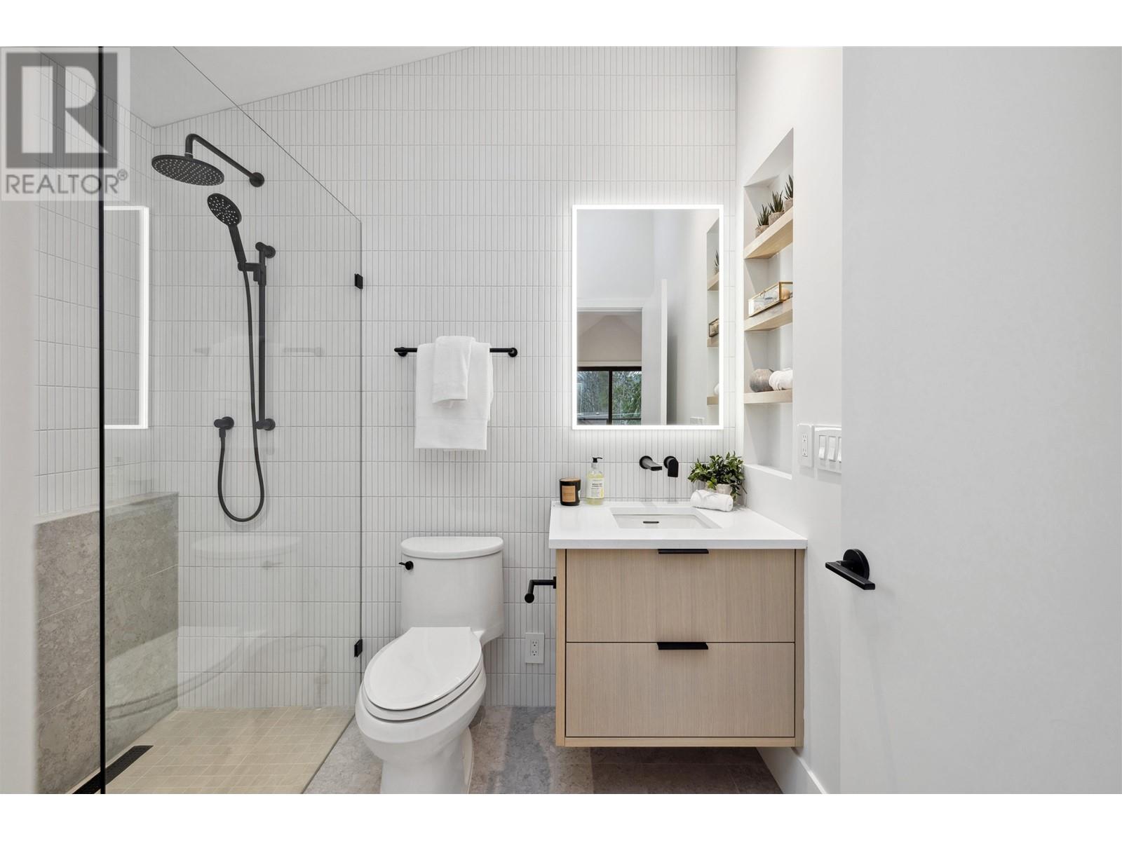 Listing Picture 29 of 40 : 2 3517 W 23 AVENUE, Vancouver / 溫哥華 - 魯藝地產 Yvonne Lu Group - MLS Medallion Club Member