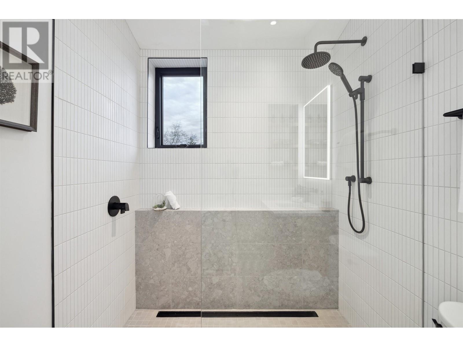 Listing Picture 31 of 40 : 2 3517 W 23 AVENUE, Vancouver / 溫哥華 - 魯藝地產 Yvonne Lu Group - MLS Medallion Club Member