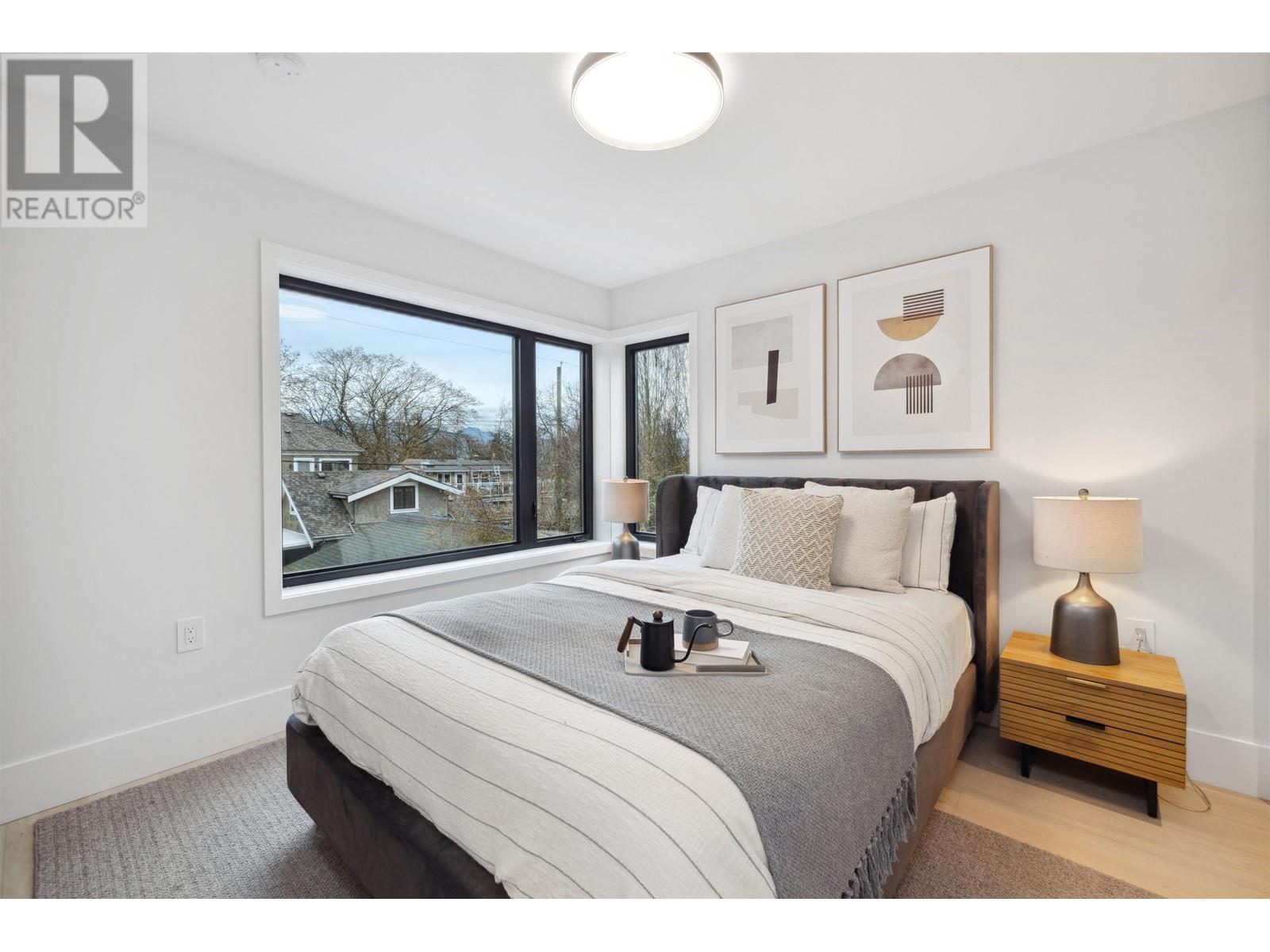 Listing Picture 33 of 40 : 2 3517 W 23 AVENUE, Vancouver / 溫哥華 - 魯藝地產 Yvonne Lu Group - MLS Medallion Club Member