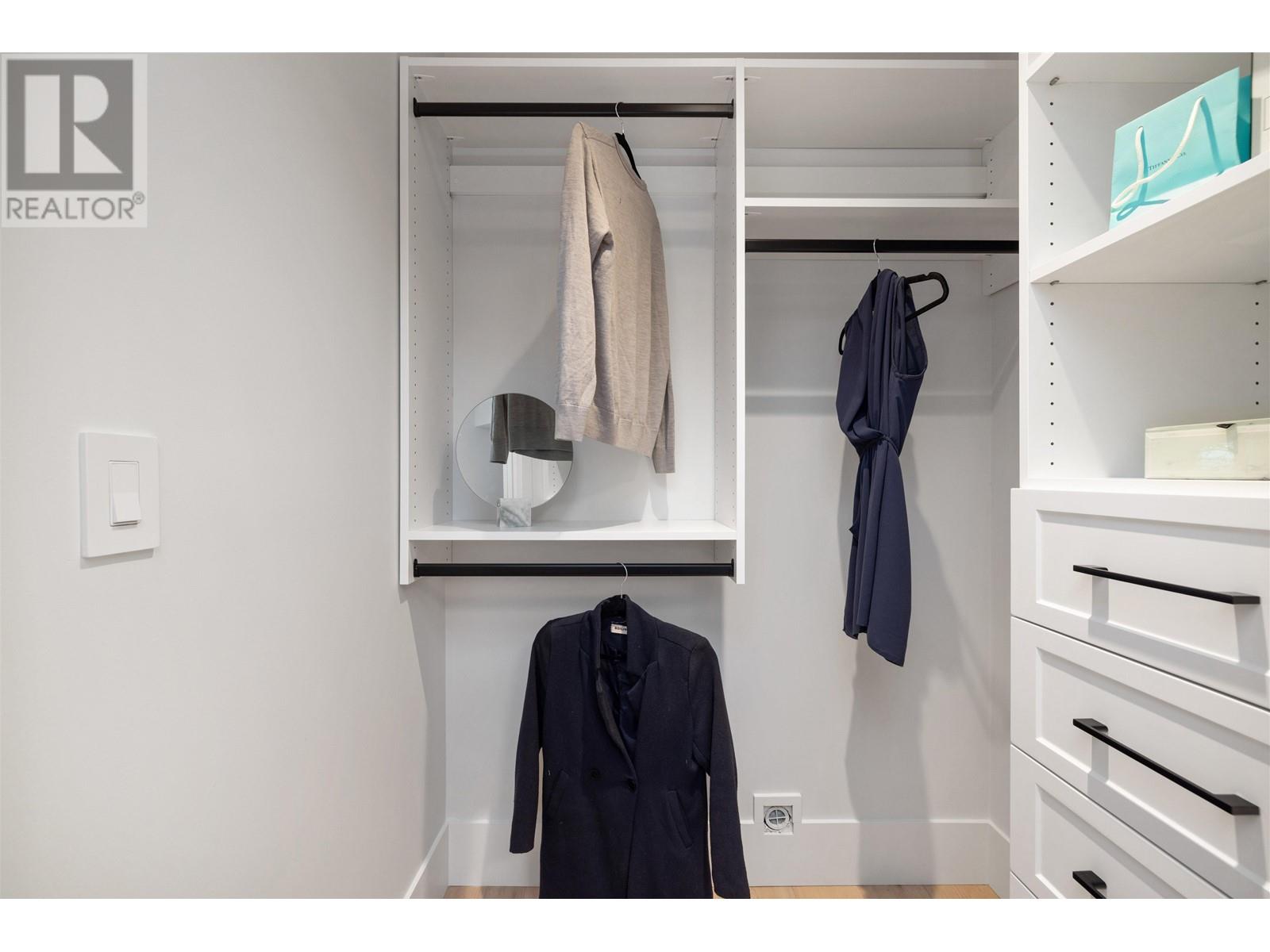 Listing Picture 35 of 40 : 2 3517 W 23 AVENUE, Vancouver / 溫哥華 - 魯藝地產 Yvonne Lu Group - MLS Medallion Club Member