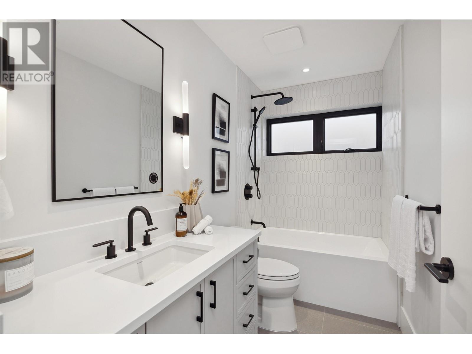 Listing Picture 36 of 40 : 2 3517 W 23 AVENUE, Vancouver / 溫哥華 - 魯藝地產 Yvonne Lu Group - MLS Medallion Club Member