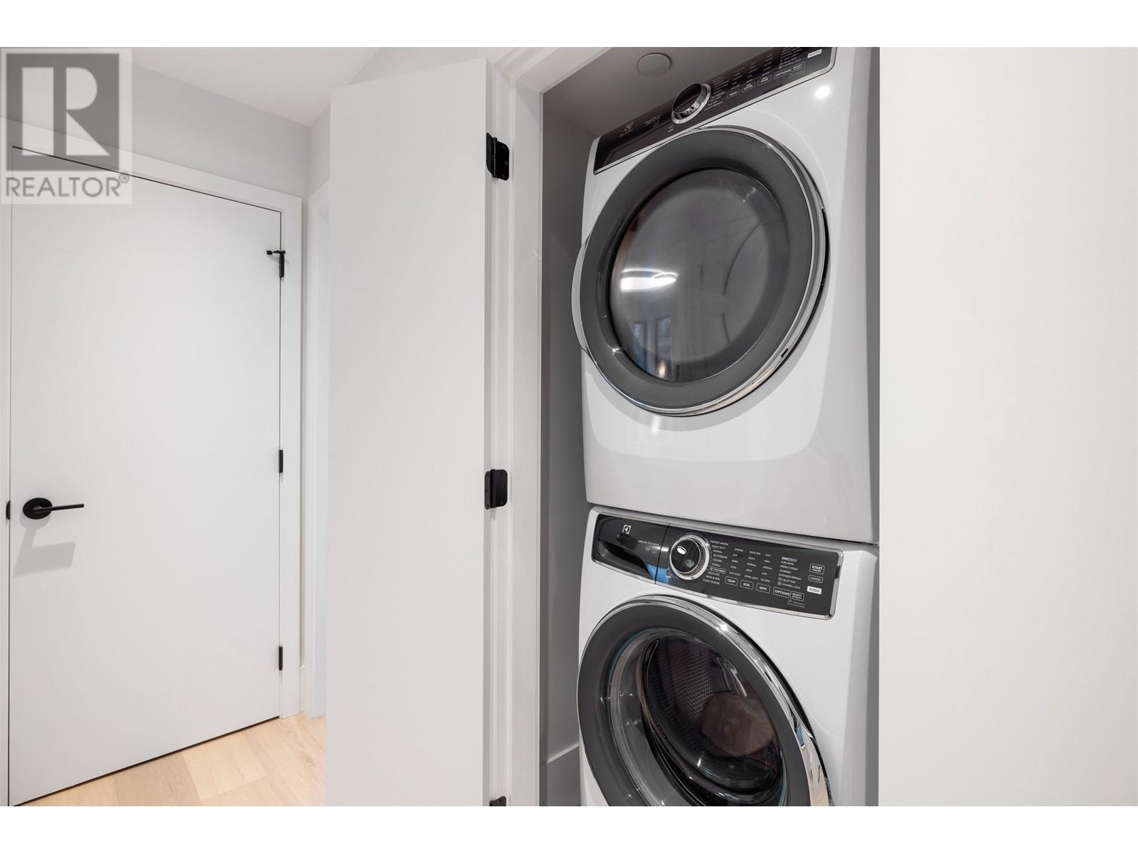 Listing Picture 40 of 40 : 2 3517 W 23 AVENUE, Vancouver / 溫哥華 - 魯藝地產 Yvonne Lu Group - MLS Medallion Club Member