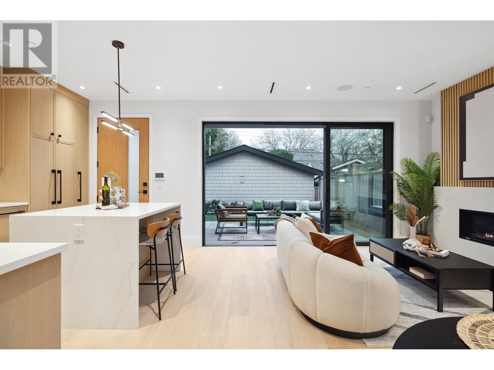 Listing Picture 5 of 40 : 2 3517 W 23 AVENUE, Vancouver / 溫哥華 - 魯藝地產 Yvonne Lu Group - MLS Medallion Club Member