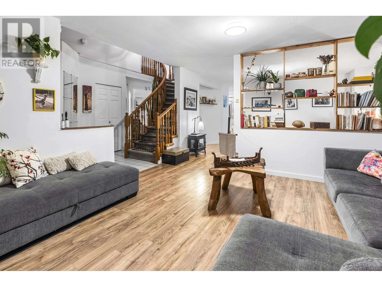 998 Seaforth Way, Port Moody, British Columbia  V3H 1P3 - Photo 4 - R2966816