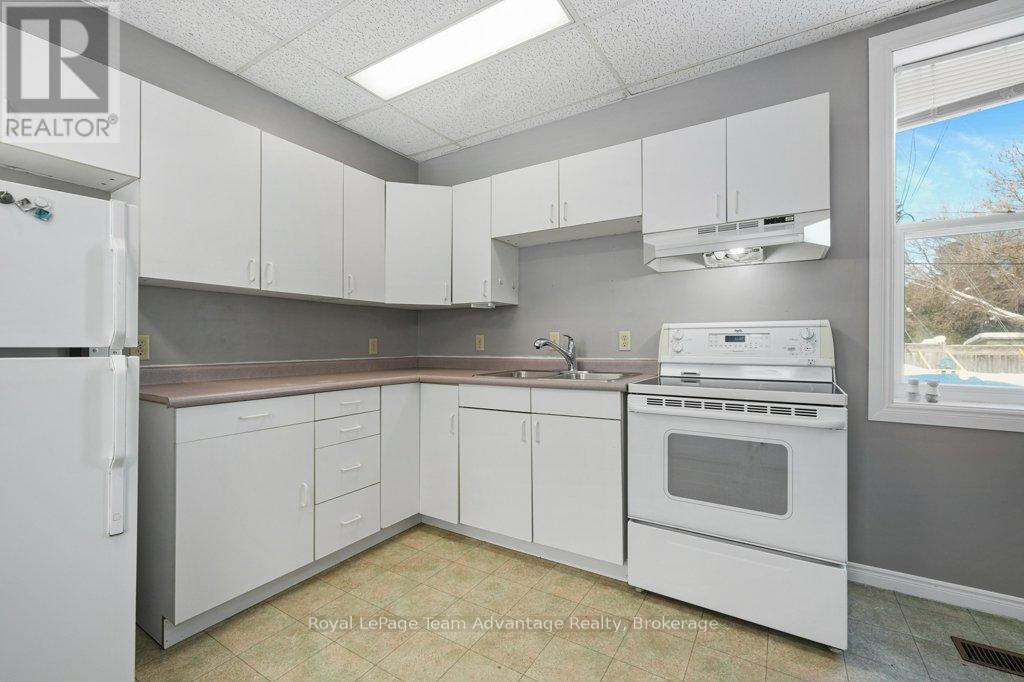 73 Gibson Street, Parry Sound, Ontario  P2A 1X2 - Photo 11 - X11972759