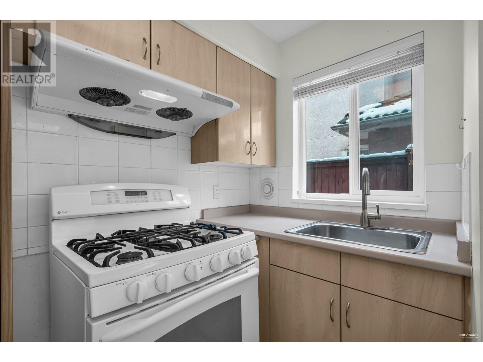 Listing Picture 13 of 32 : 3551 SCRATCHLEY CRESCENT, Richmond / 烈治文 - 魯藝地產 Yvonne Lu Group - MLS Medallion Club Member