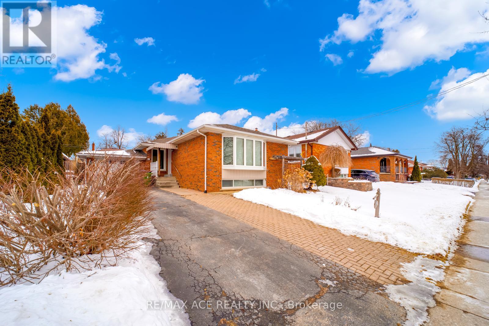 30 Fallowfield Road, Toronto, Ontario  M9W 2W2 - Photo 3 - W11973019