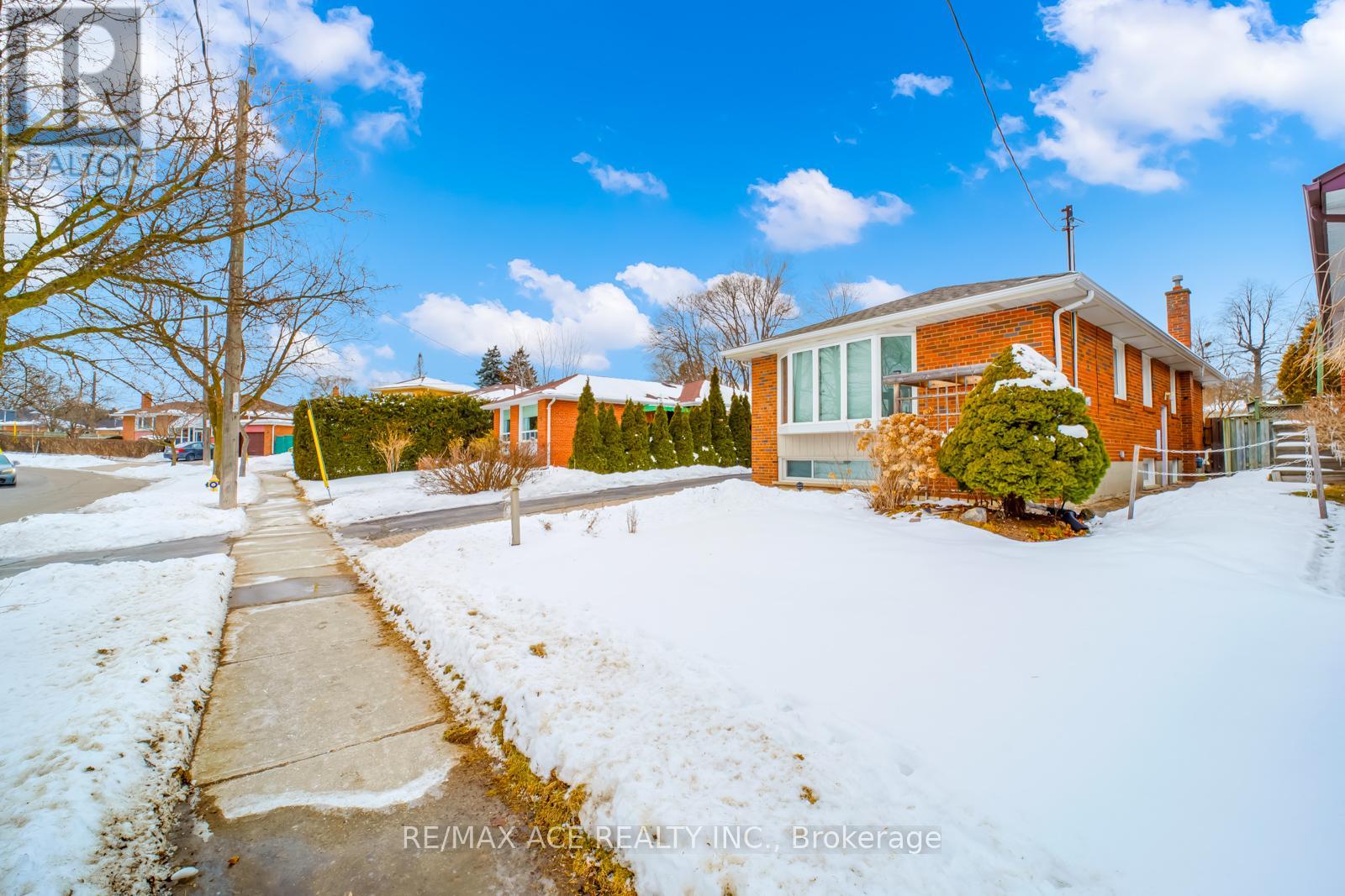 30 Fallowfield Road, Toronto, Ontario  M9W 2W2 - Photo 5 - W11973019