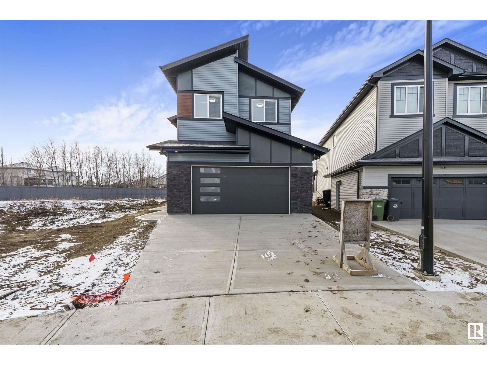 Property at 174 Caledon CR image 1