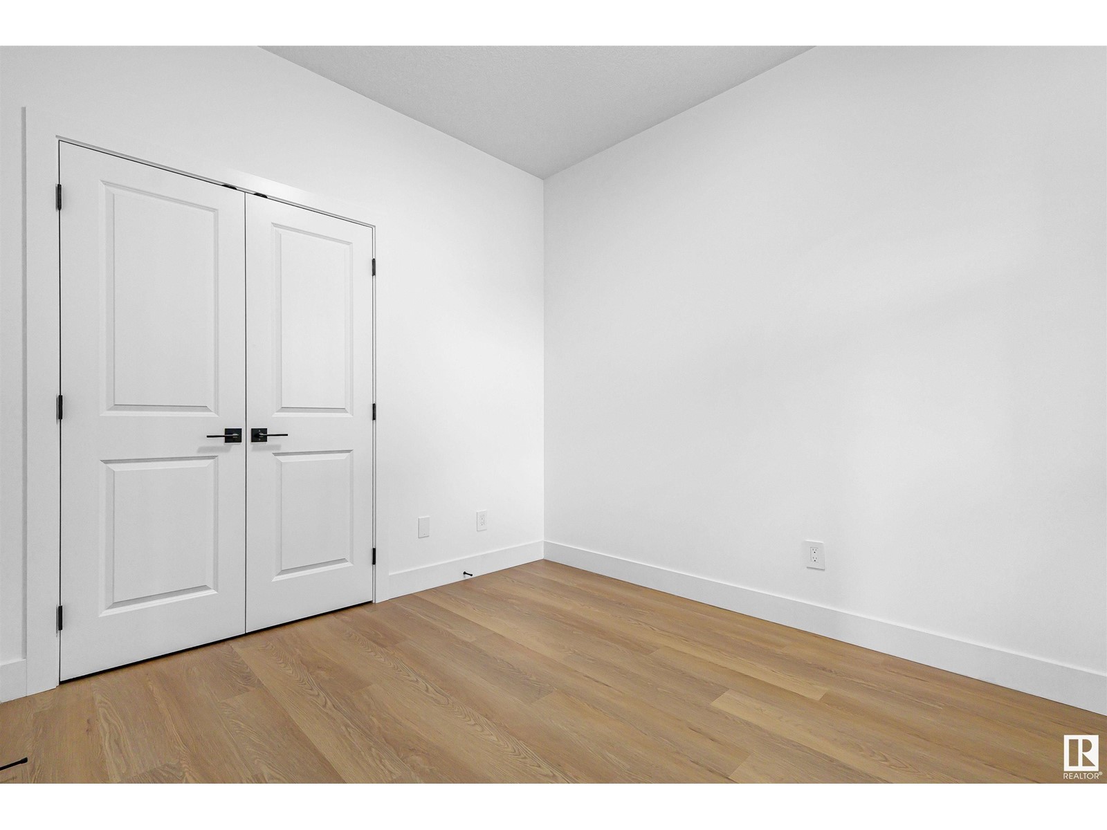 Property at 174 Caledon CR image 4