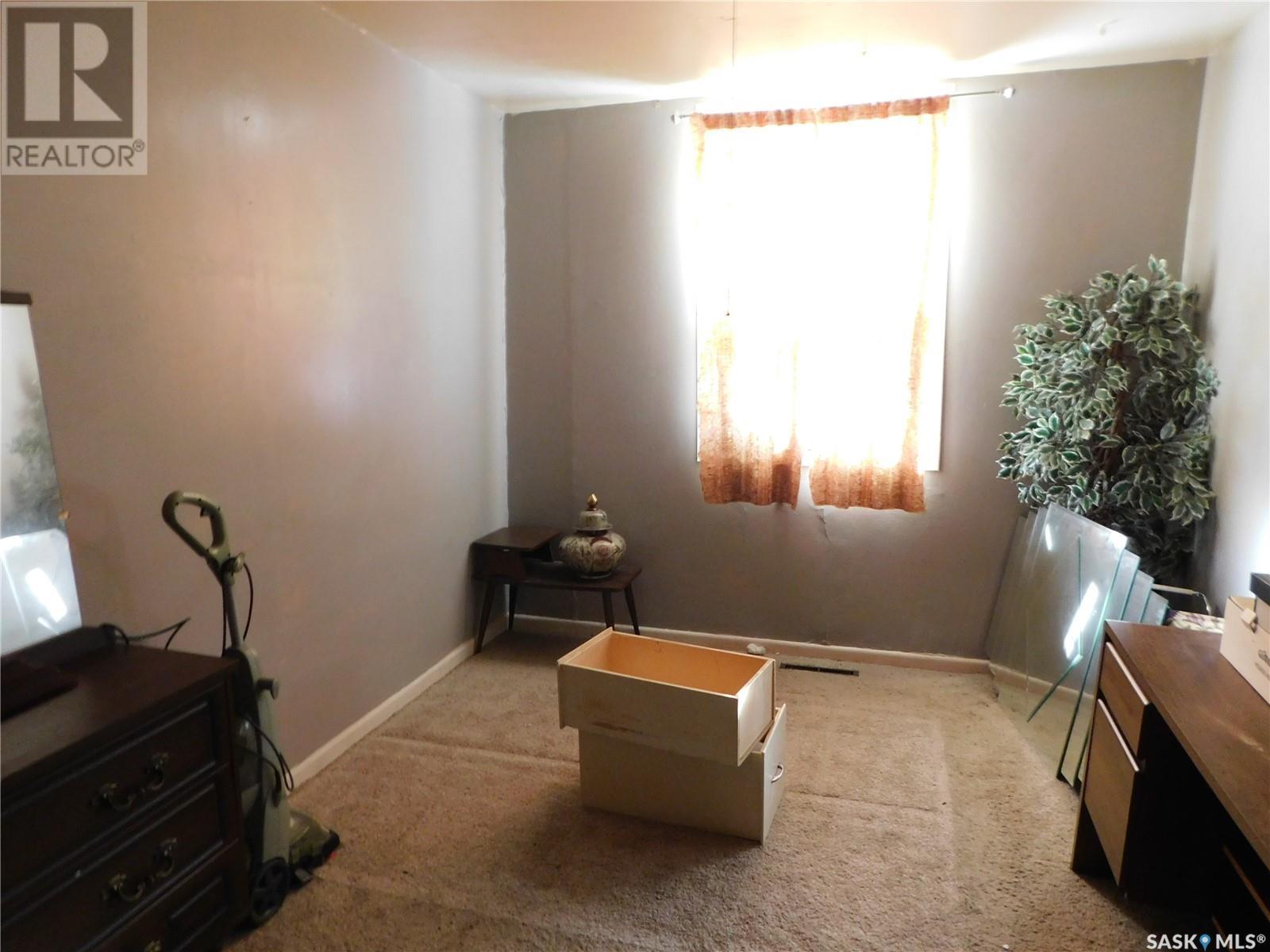 220 2nd Street E, Lafleche, Saskatchewan  S0H 3R0 - Photo 3 - SK995968