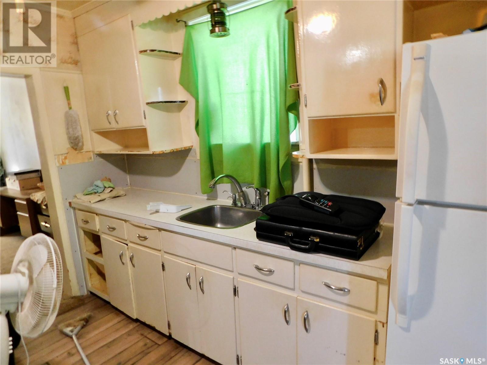 220 2nd Street E, Lafleche, Saskatchewan  S0H 3R0 - Photo 8 - SK995968
