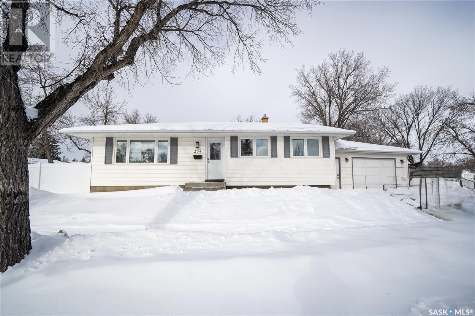 204 CAMBRIDGE AVENUE, regina, Saskatchewan