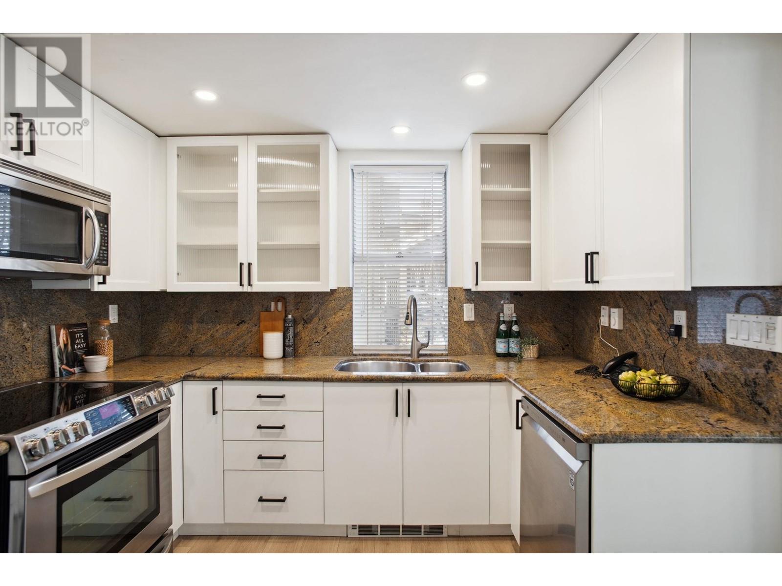 Listing Picture 12 of 40 : 401 1006 BEACH AVENUE, Vancouver / 溫哥華 - 魯藝地產 Yvonne Lu Group - MLS Medallion Club Member