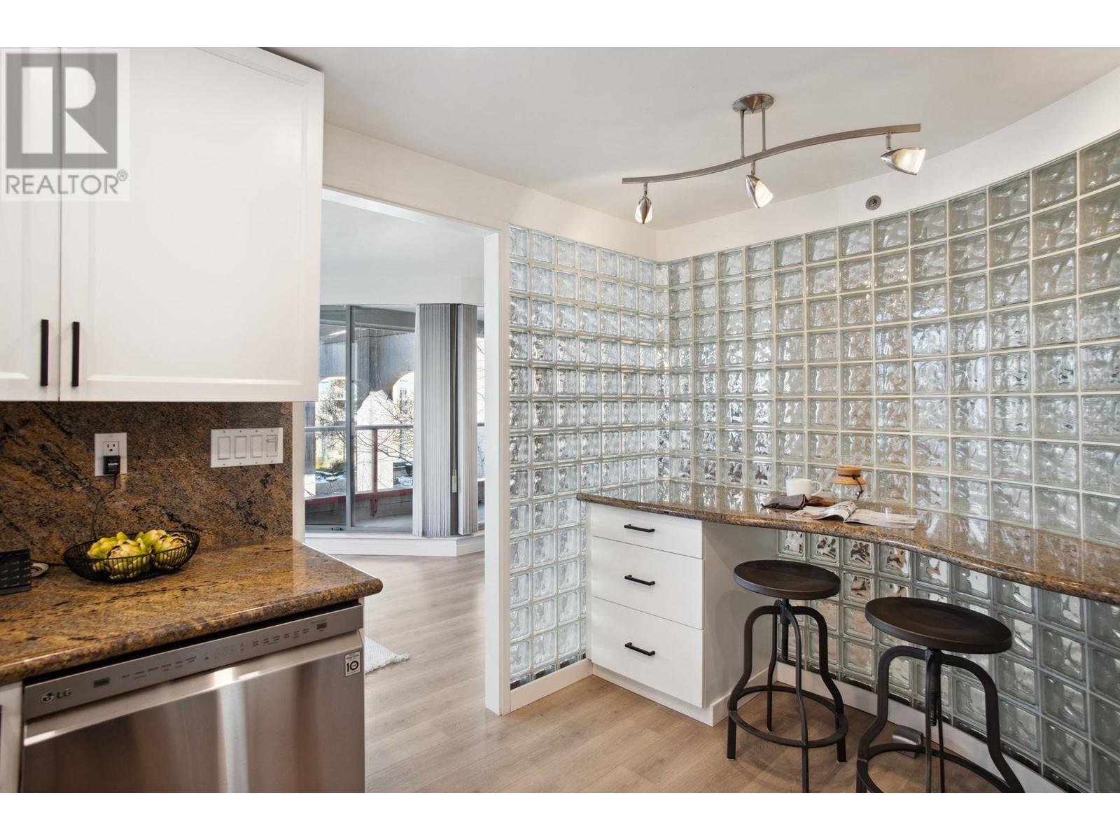 Listing Picture 13 of 40 : 401 1006 BEACH AVENUE, Vancouver / 溫哥華 - 魯藝地產 Yvonne Lu Group - MLS Medallion Club Member