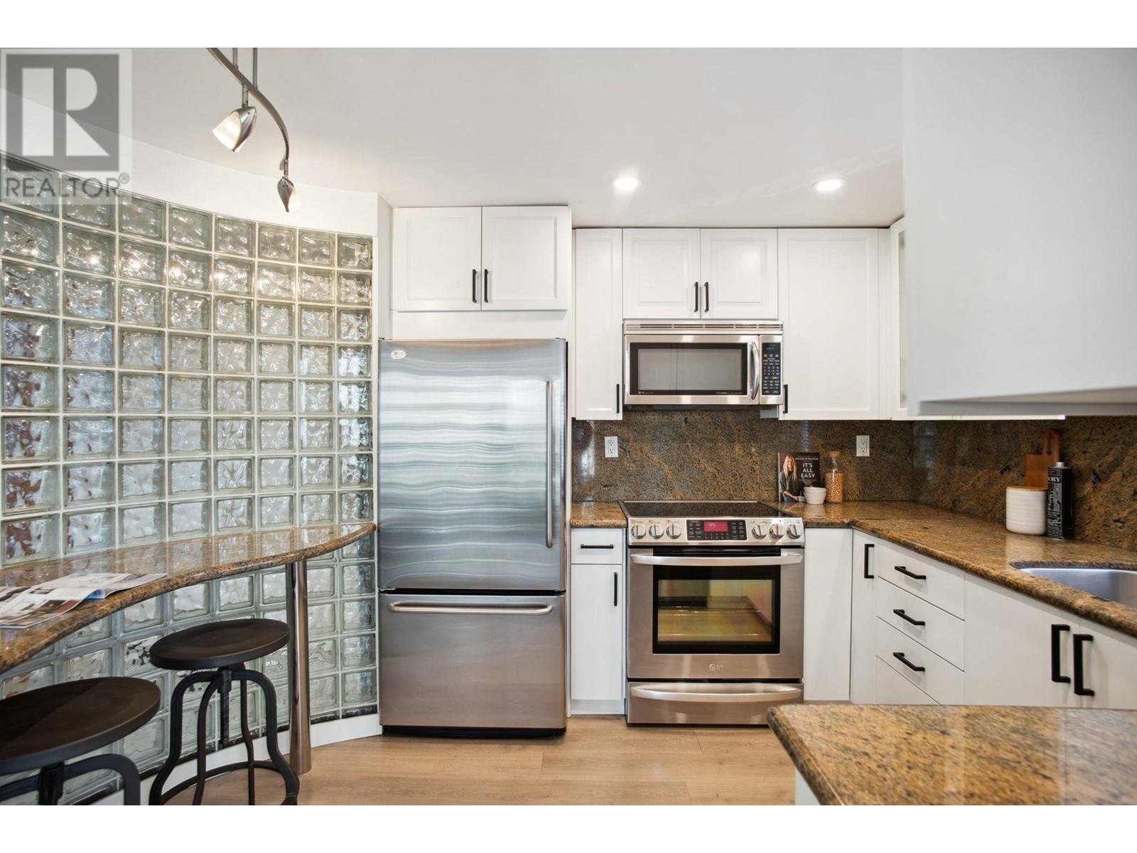 Listing Picture 11 of 40 : 401 1006 BEACH AVENUE, Vancouver / 溫哥華 - 魯藝地產 Yvonne Lu Group - MLS Medallion Club Member