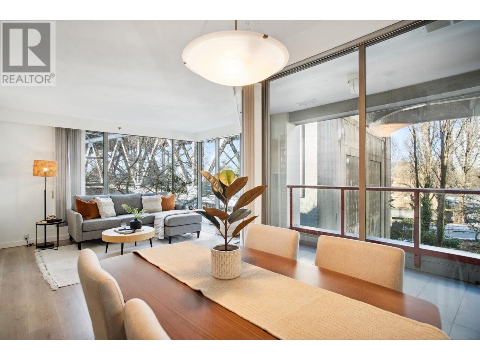 Listing Picture 2 of 40 : 401 1006 BEACH AVENUE, Vancouver / 溫哥華 - 魯藝地產 Yvonne Lu Group - MLS Medallion Club Member