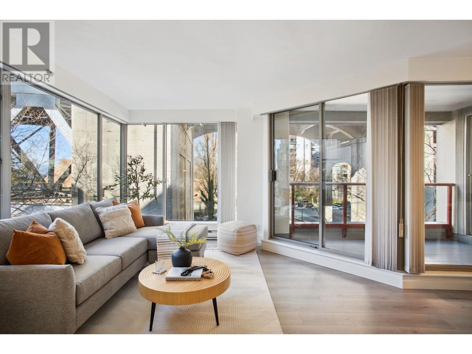 Listing Picture 3 of 40 : 401 1006 BEACH AVENUE, Vancouver / 溫哥華 - 魯藝地產 Yvonne Lu Group - MLS Medallion Club Member