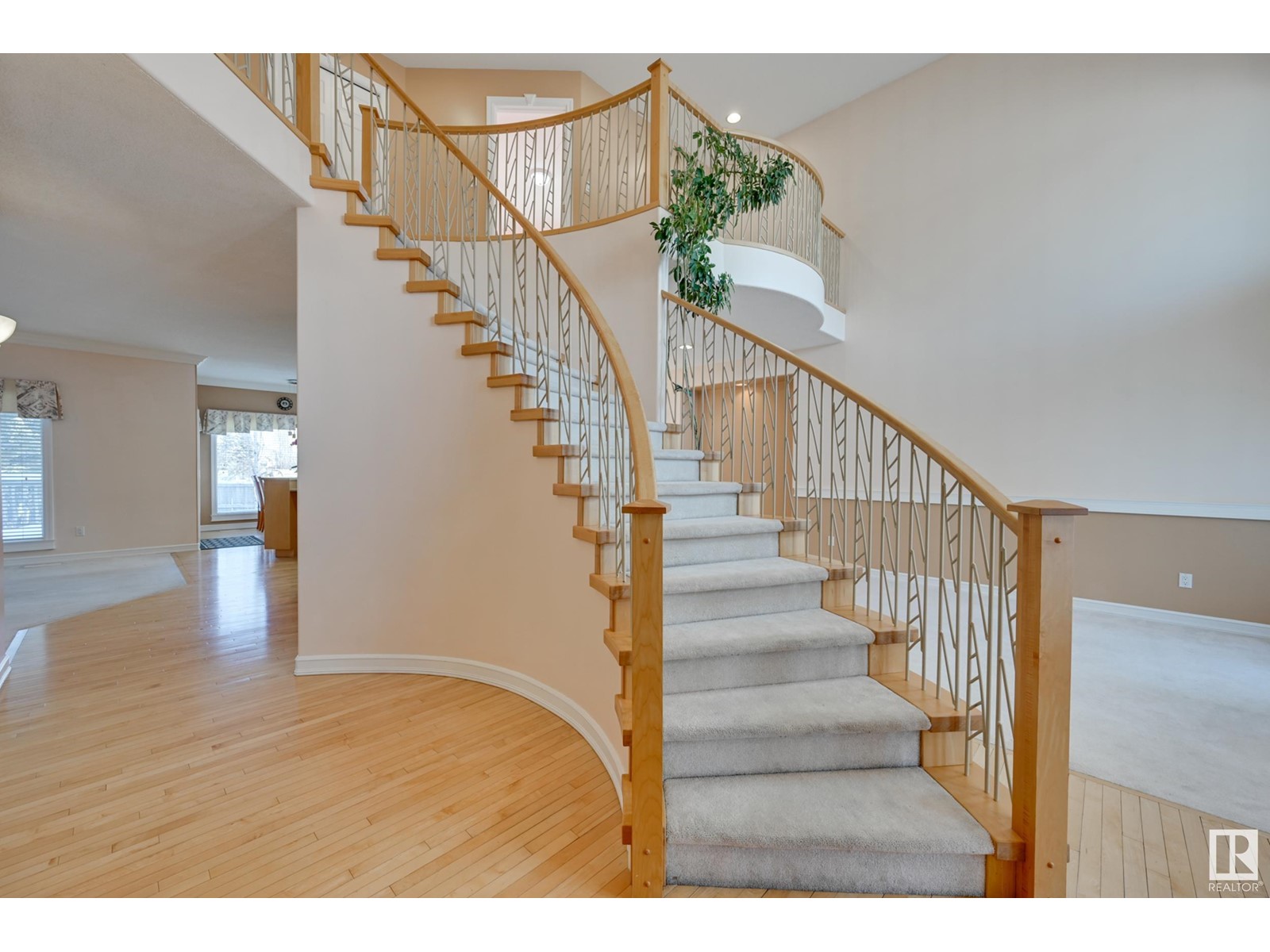 Property at 318 DARLINGTON CR NW image 3