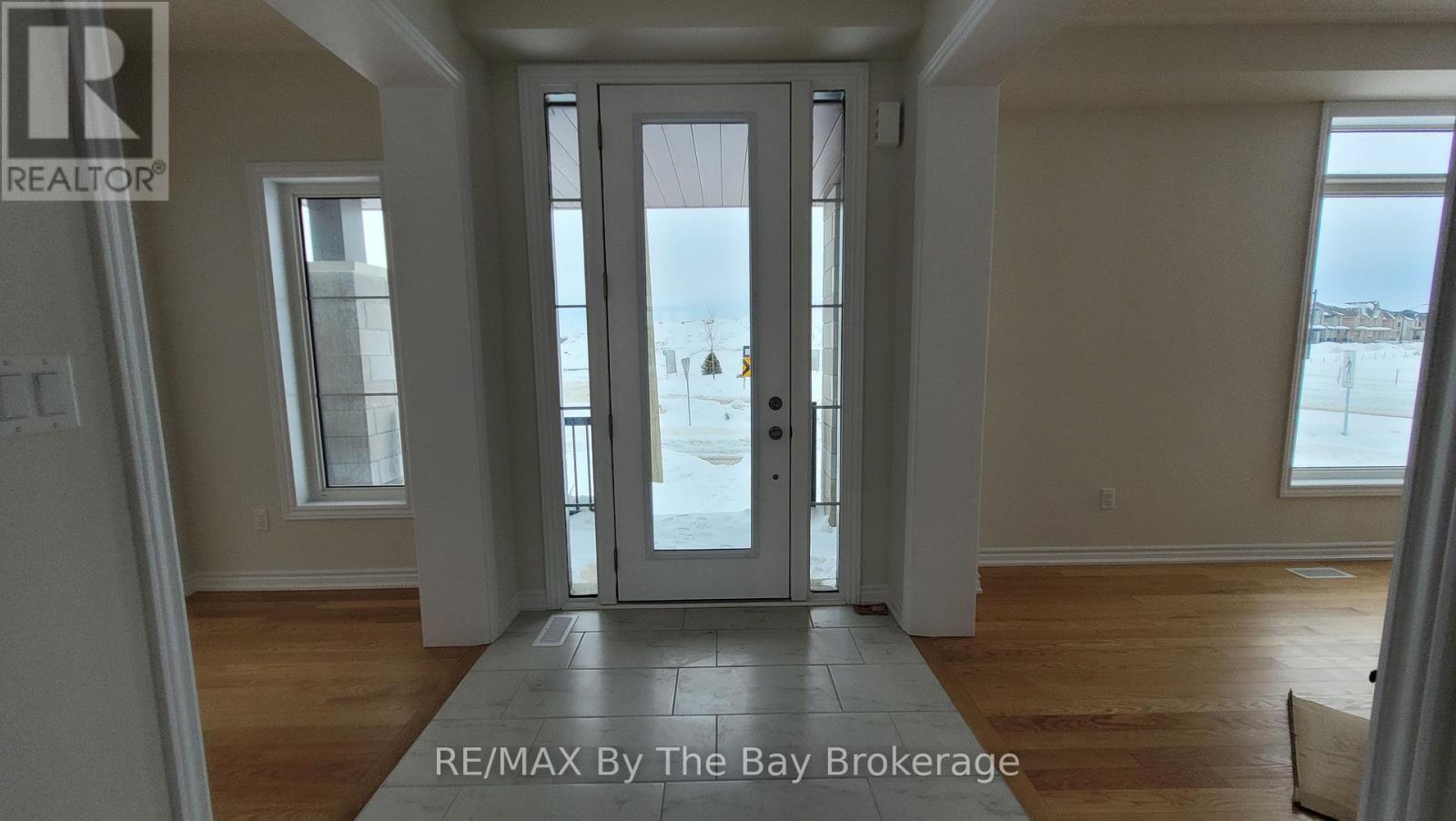 105 Sun Valley Avenue, Wasaga Beach, Ontario  L9Z 0N8 - Photo 2 - S11973379