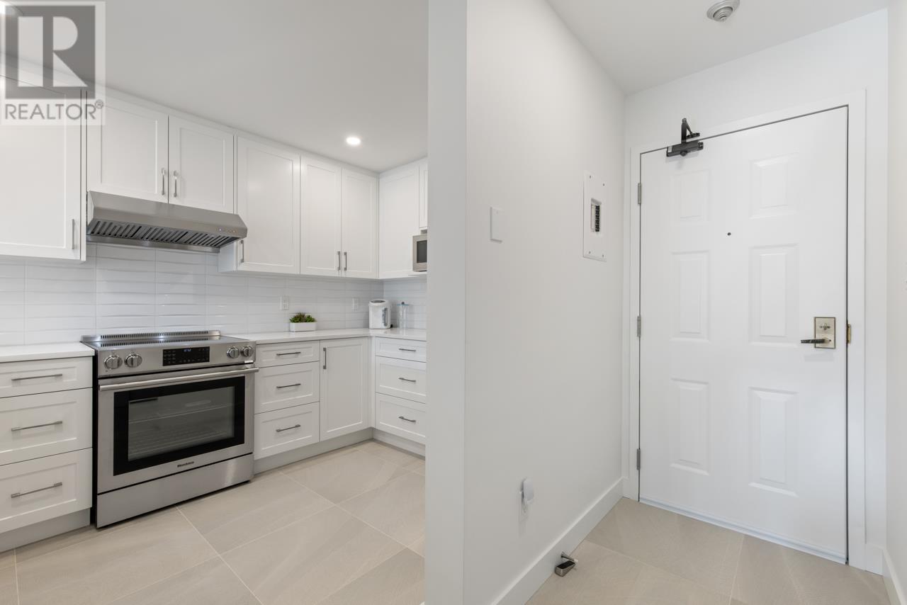 Listing Picture 18 of 21 : 302 7500 MINORU BOULEVARD, Richmond / 烈治文 - 魯藝地產 Yvonne Lu Group - MLS Medallion Club Member