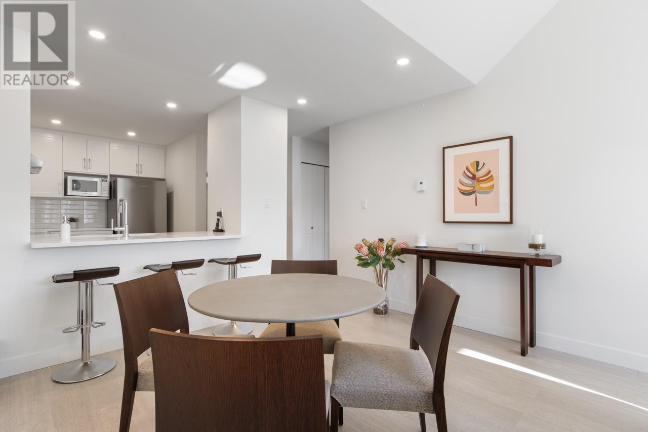 Listing Picture 4 of 21 : 302 7500 MINORU BOULEVARD, Richmond / 烈治文 - 魯藝地產 Yvonne Lu Group - MLS Medallion Club Member