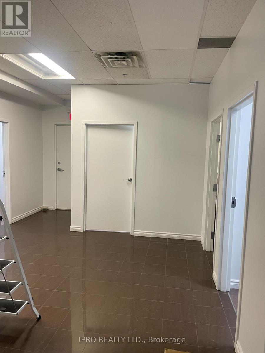165 Dundas Street W, Mississauga, Ontario  L5B 2N6 - Photo 4 - W11973369