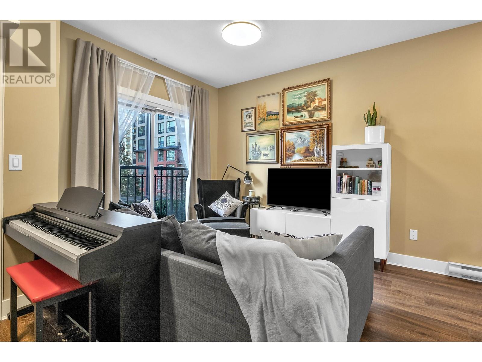 203 828 Royal Avenue, New Westminster, British Columbia  V3M 1J9 - Photo 4 - R2965856