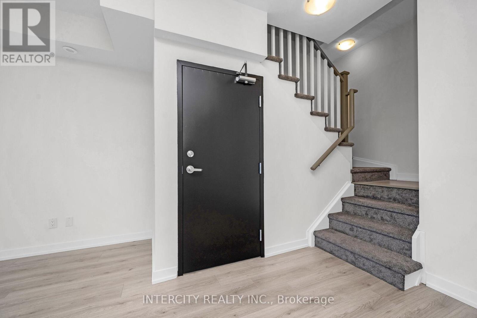 Property at 40 - 851 SHEPPARD AVENUE W image 4