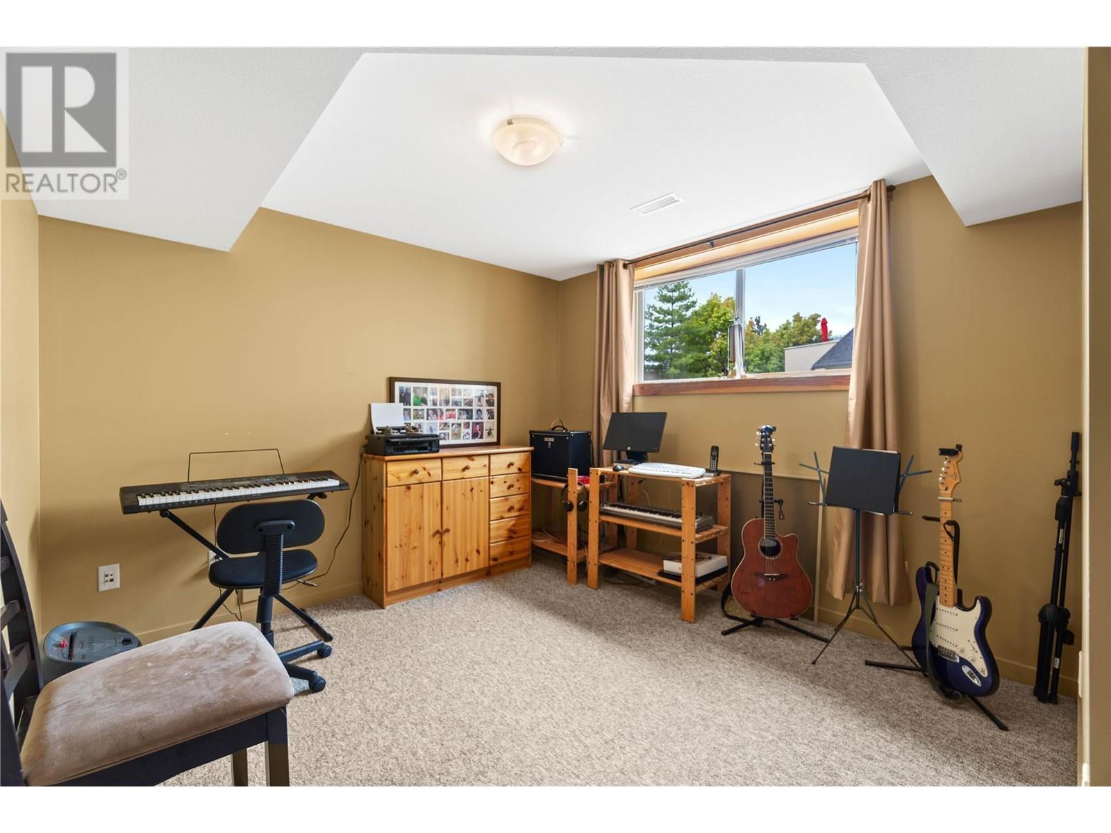 Property at 305 Tanager Drive image 3