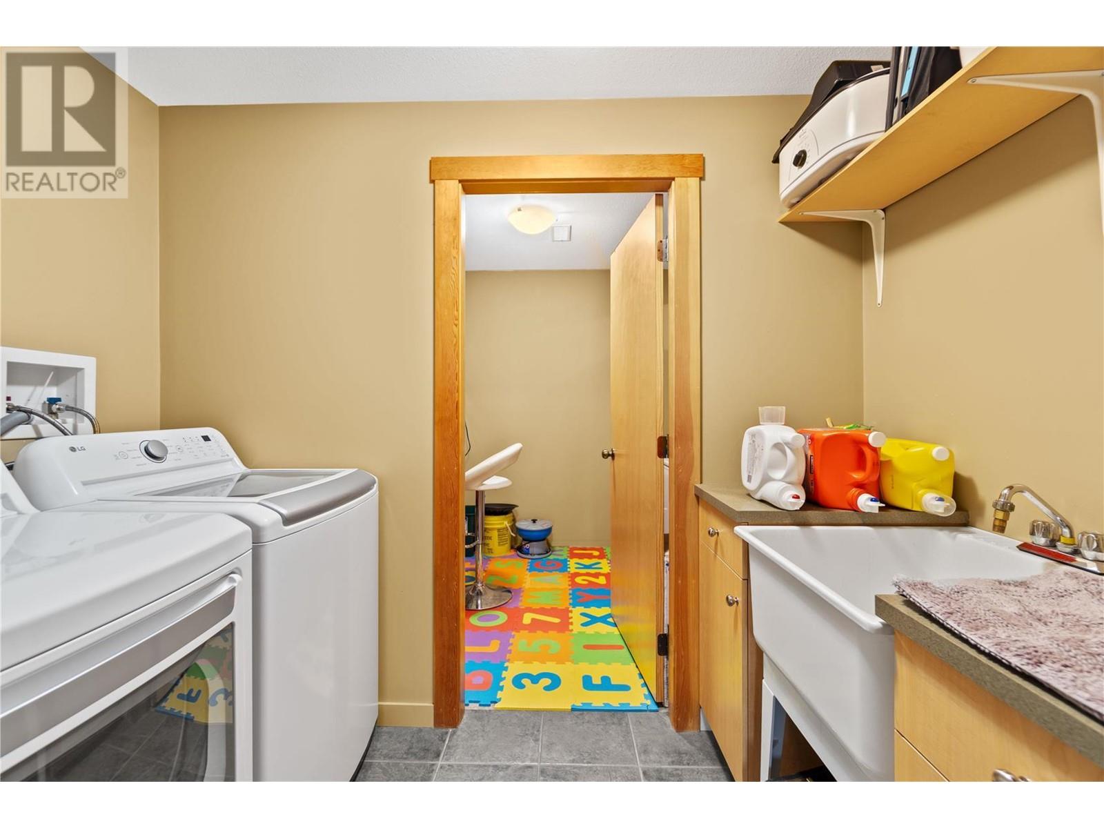 Property at 305 Tanager Drive image 2