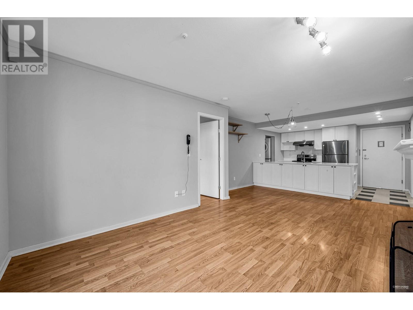 Listing Picture 10 of 24 : 103 6893 PRENTER STREET, Burnaby / 本拿比 - 魯藝地產 Yvonne Lu Group - MLS Medallion Club Member