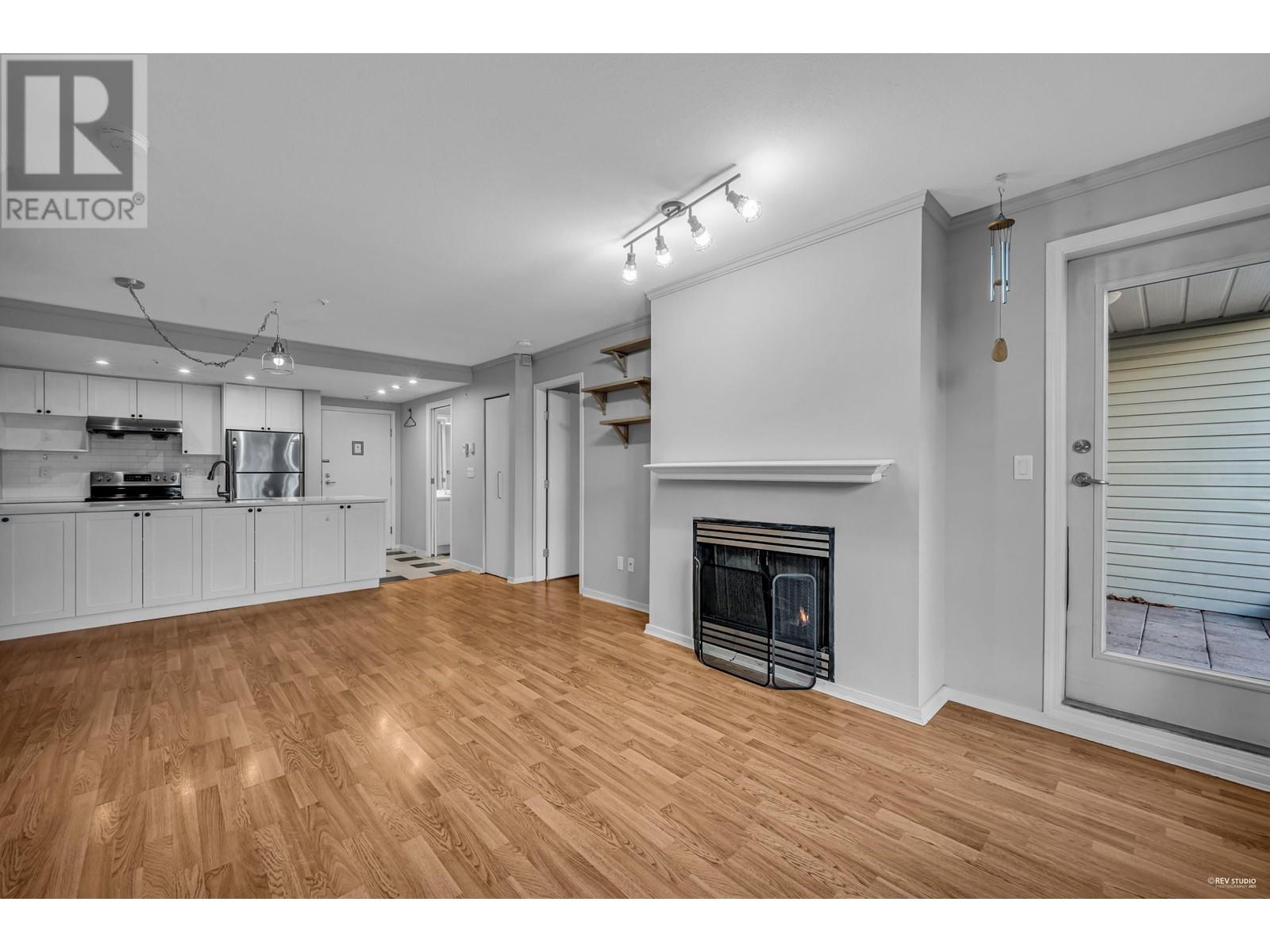 Listing Picture 12 of 24 : 103 6893 PRENTER STREET, Burnaby / 本拿比 - 魯藝地產 Yvonne Lu Group - MLS Medallion Club Member
