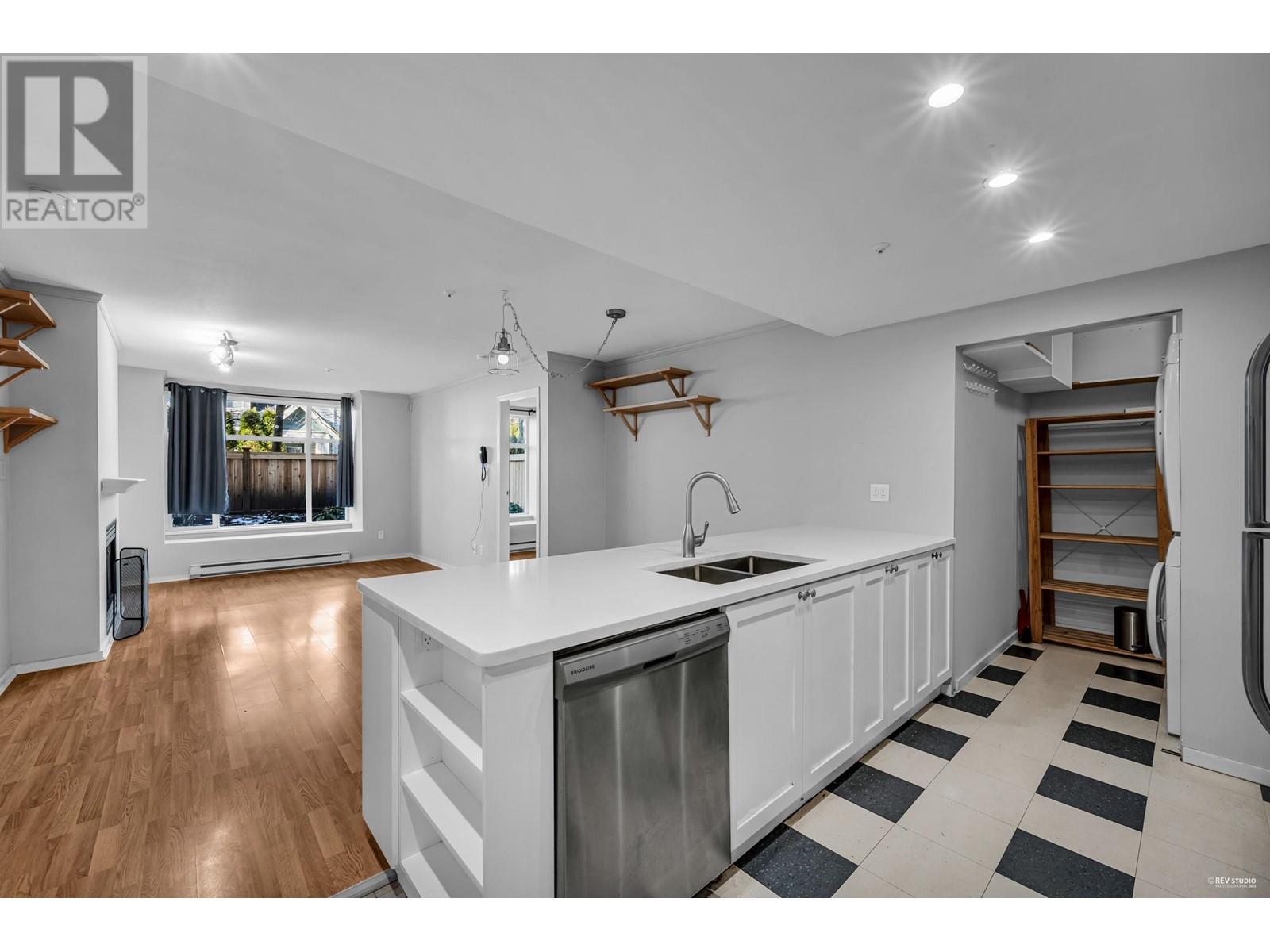 Listing Picture 4 of 24 : 103 6893 PRENTER STREET, Burnaby / 本拿比 - 魯藝地產 Yvonne Lu Group - MLS Medallion Club Member